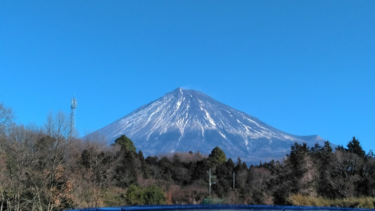 雪が積もらない富士山